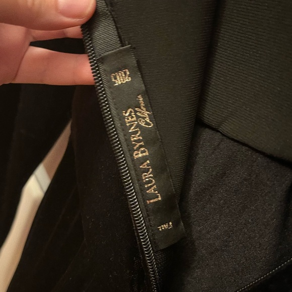 Laura Byrnes California Beatrix Gown in Black Velvet - Small - Picture 3 of 6